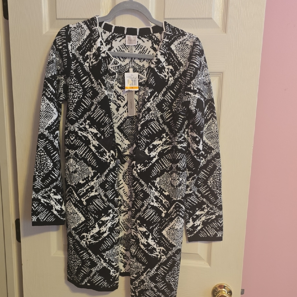 Cupio Black and‎ White Knit Cardigan